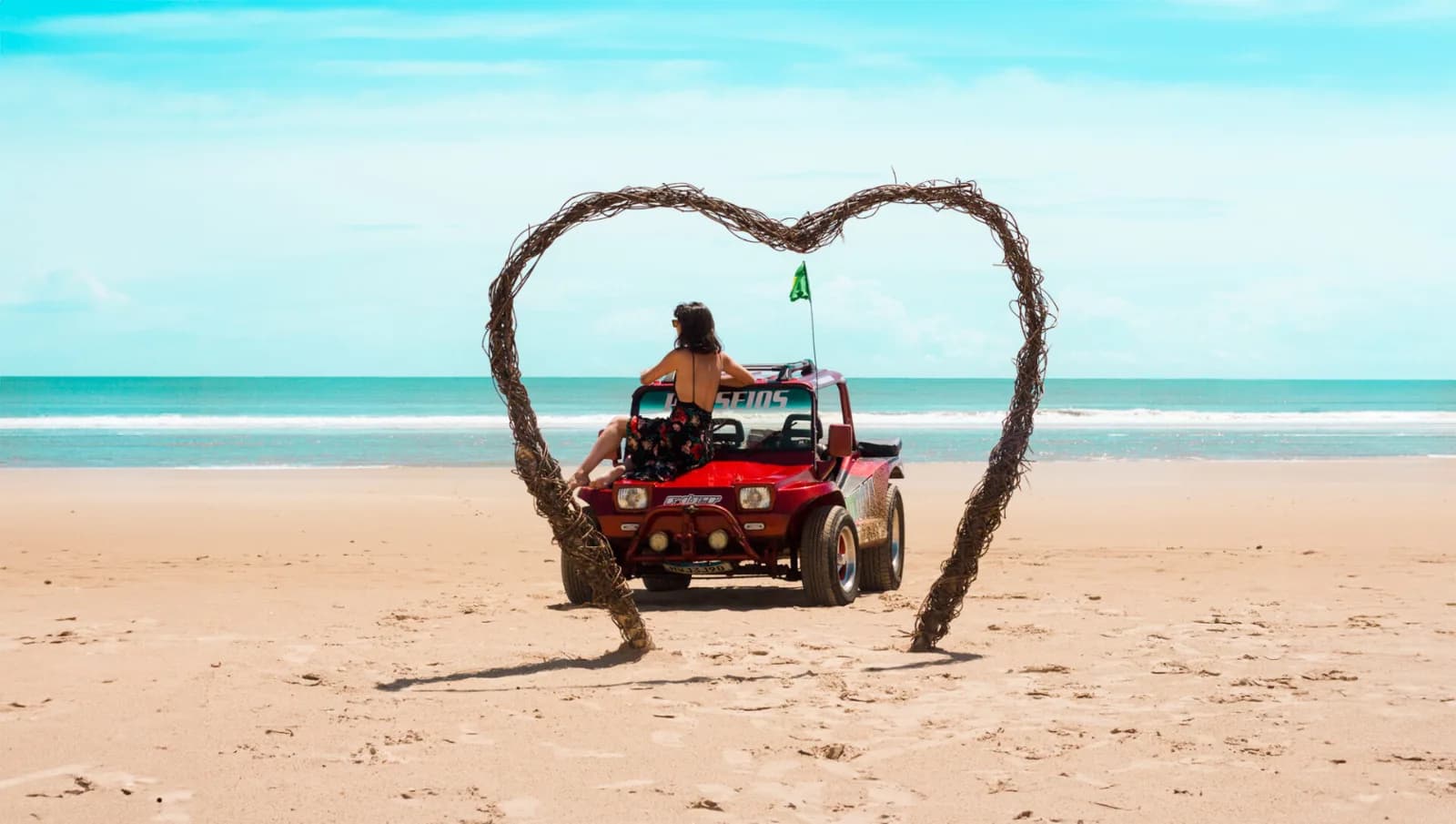 Paisagem da Praia da Barra em Tutóia, com mar e faixa de areia