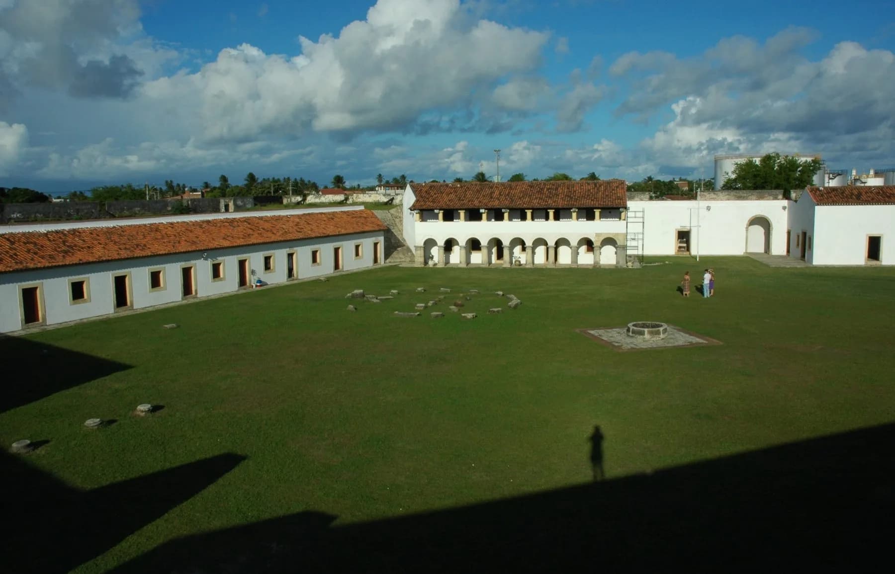 Pátio interno do Forte de Santa Catarina, visitado no passeio em Cabedelo