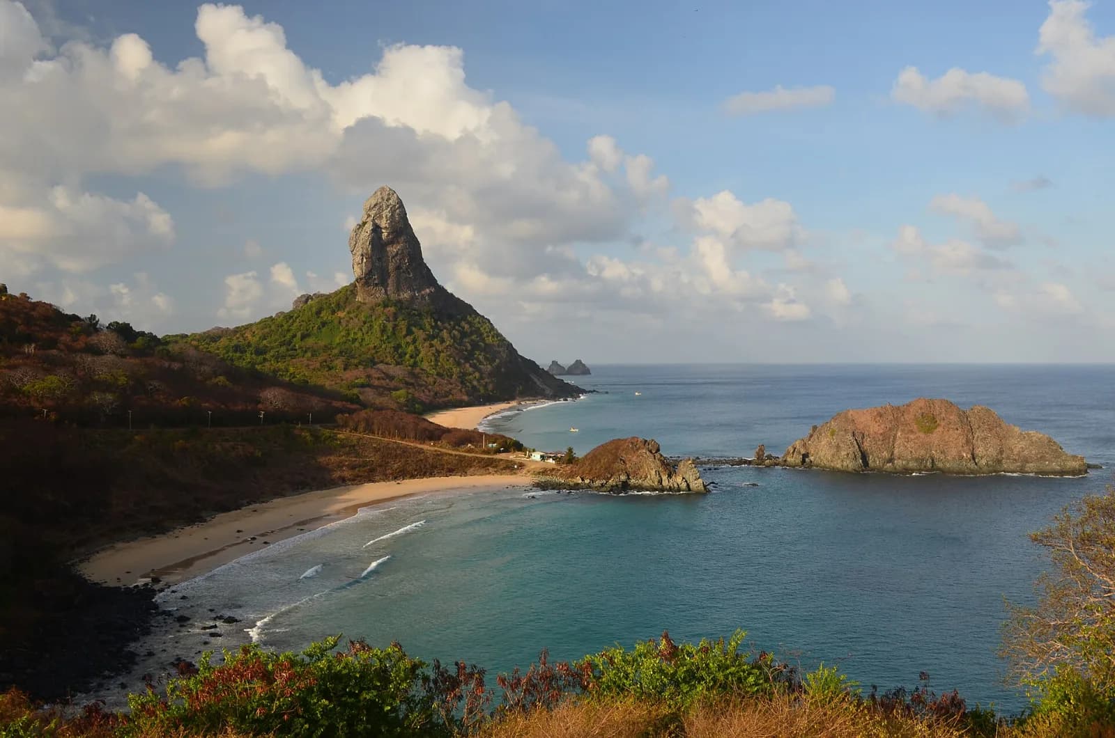 Bike aquática sobre as águas de Fernando de Noronha