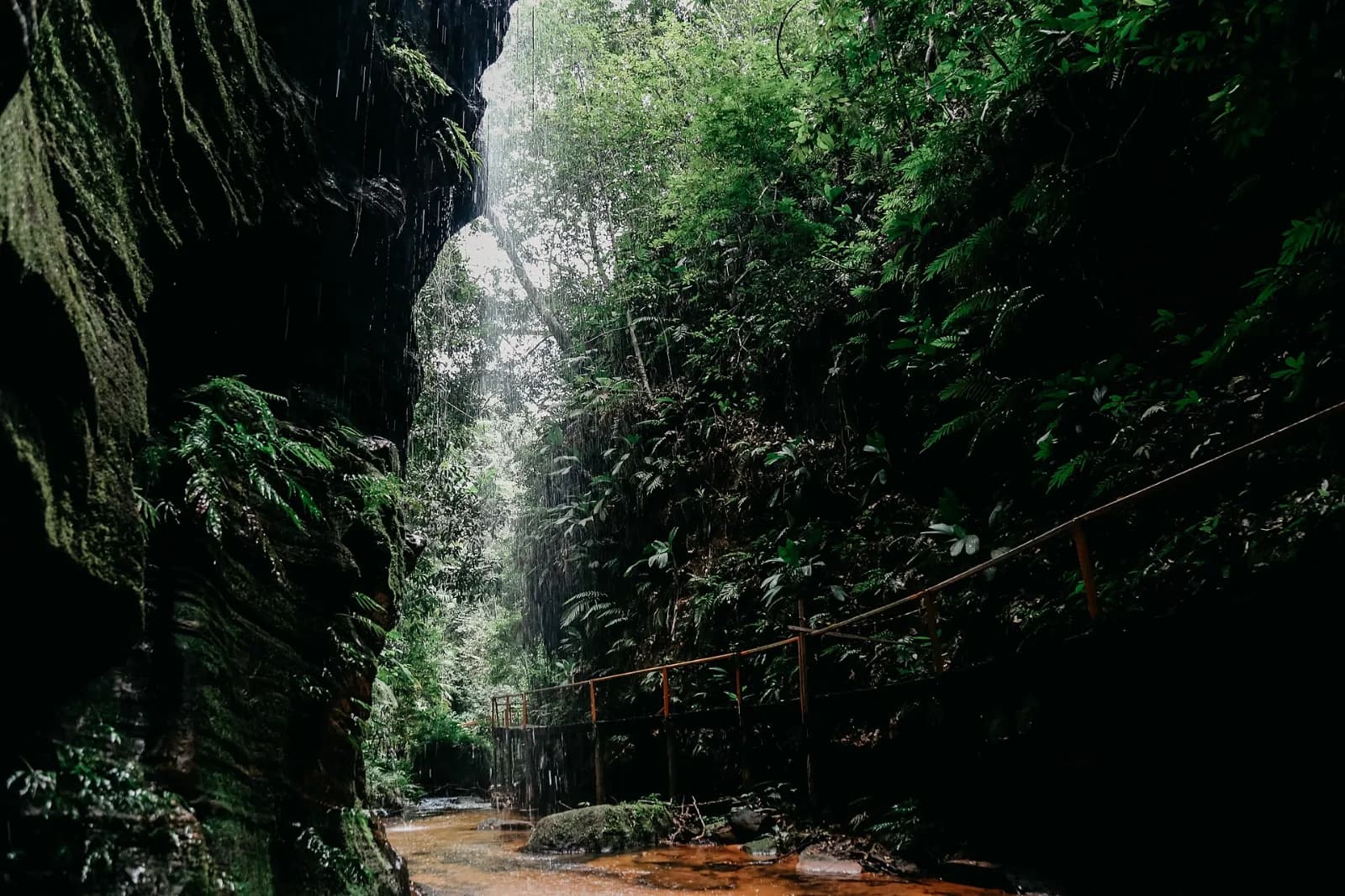 Cachoeira da Caverna no Complexo Pedra Caída, em Carolina