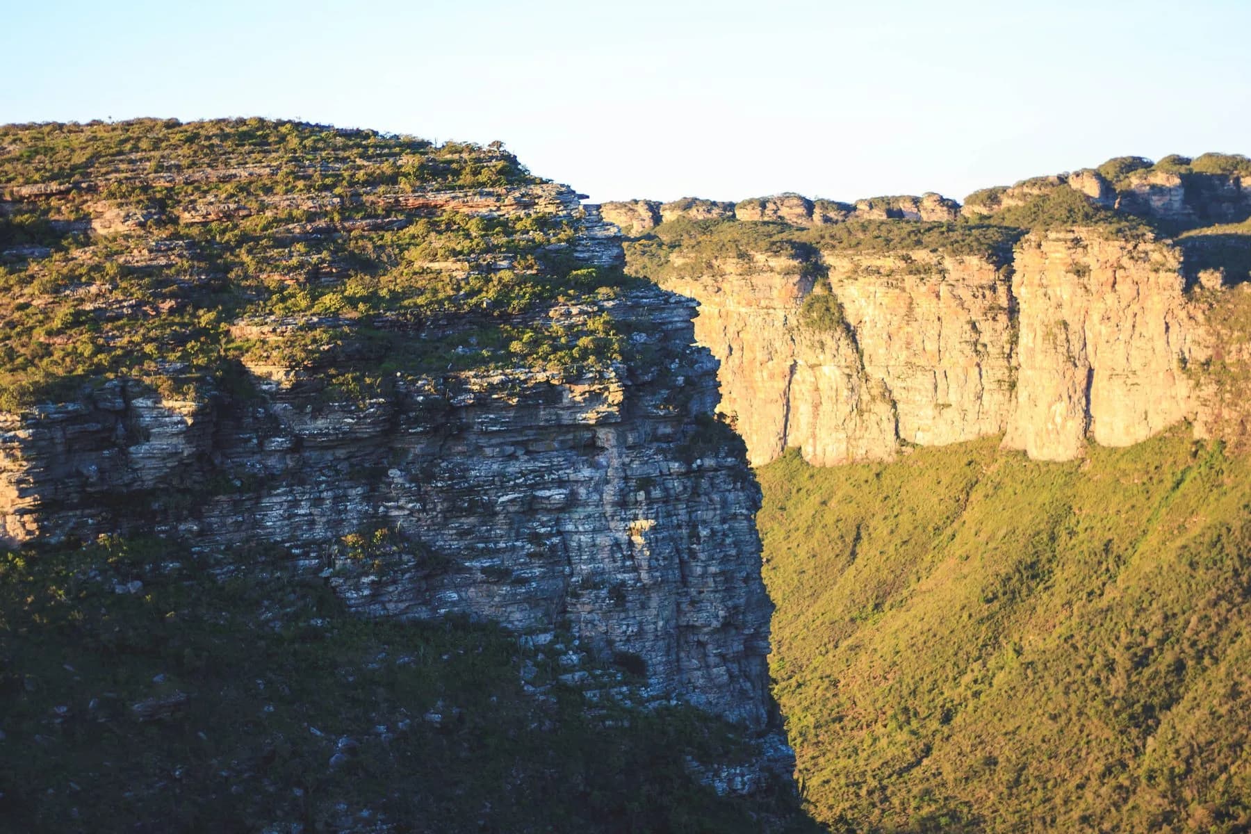 Cânions rochosos da Chapada Diamantina no passeio Lapa Doce, Pratinha e Morro do Pai Inácio